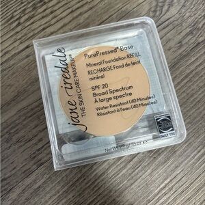 Powder foundation, latte